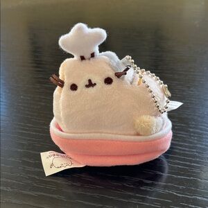 Pusheen Series 3 Surprise Mini Plush - Cooking Bowl.